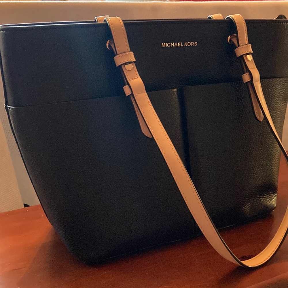 Michael Kors Shoulder purse Like New